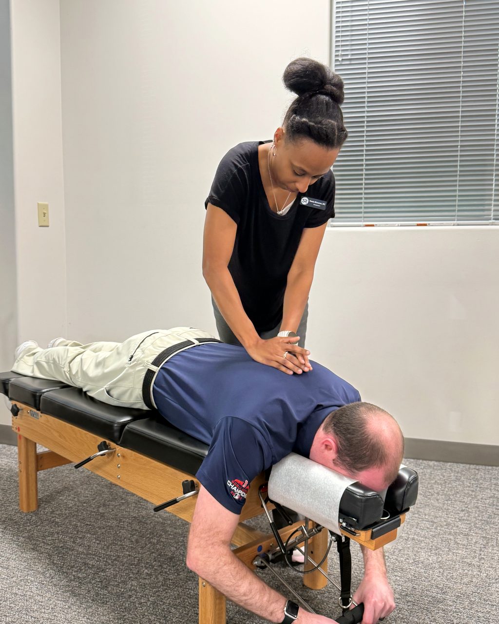 Dr. Kesia Broome performing a thoracic adjustment